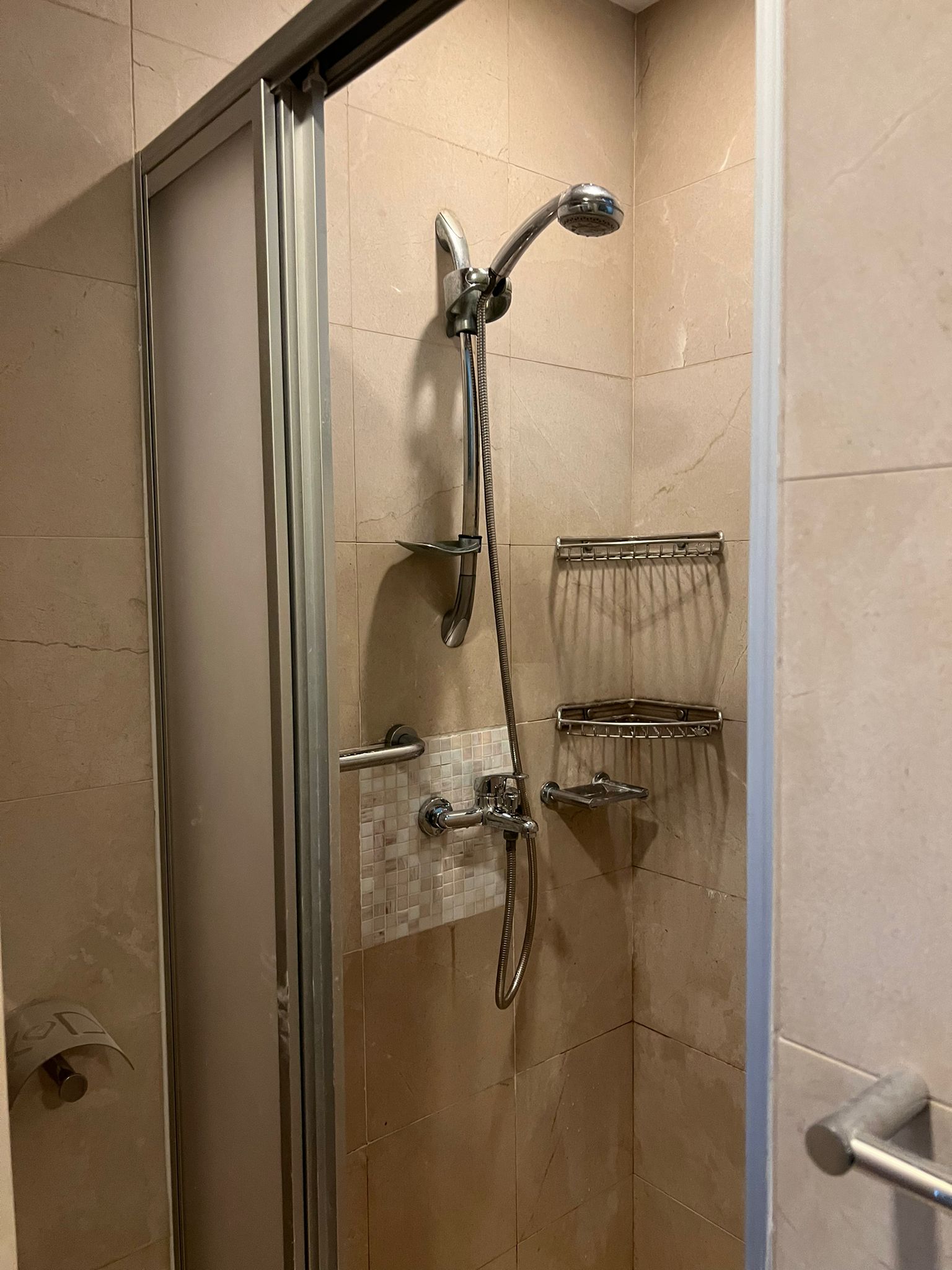 Built-in tap change to mixer tap