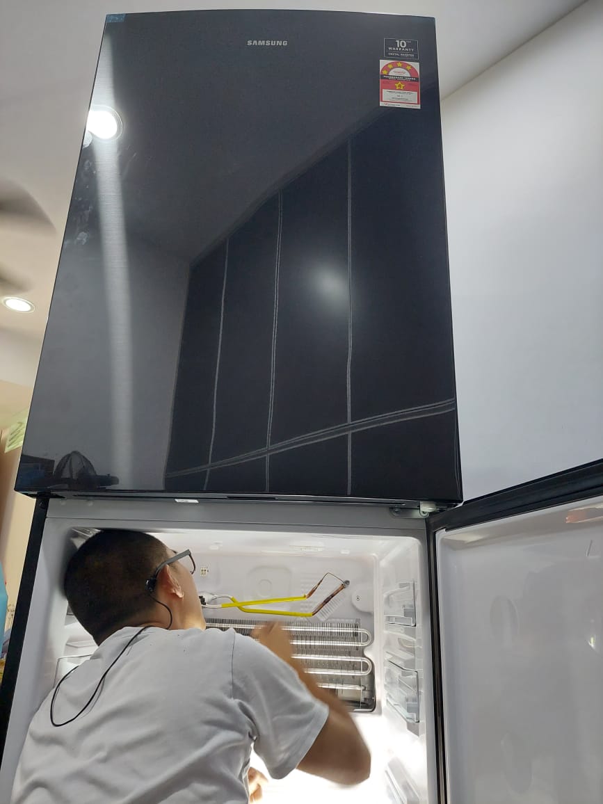 Repair fridge leakage