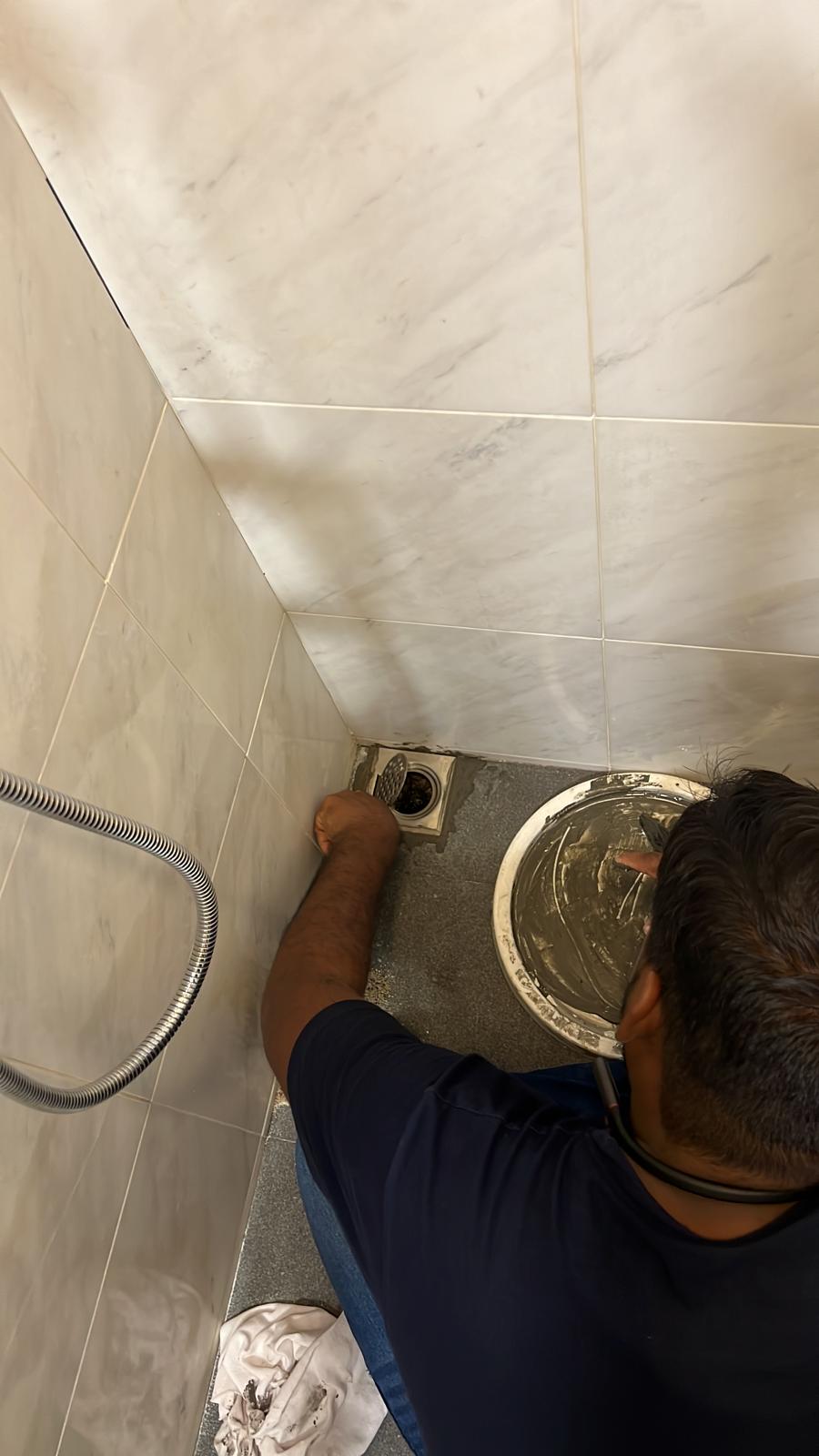 Fix back the floor trap in the toilet