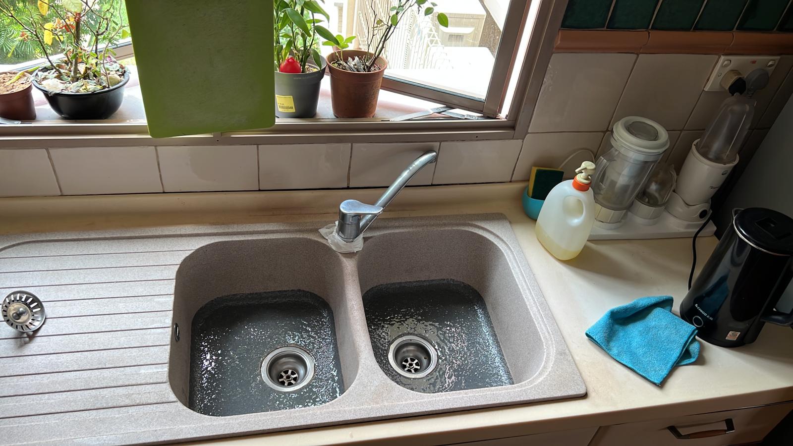 Sink creaks need to be coating with epoxy